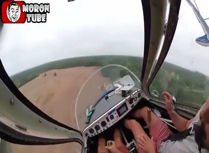 Video :They land in a field when their engine fails